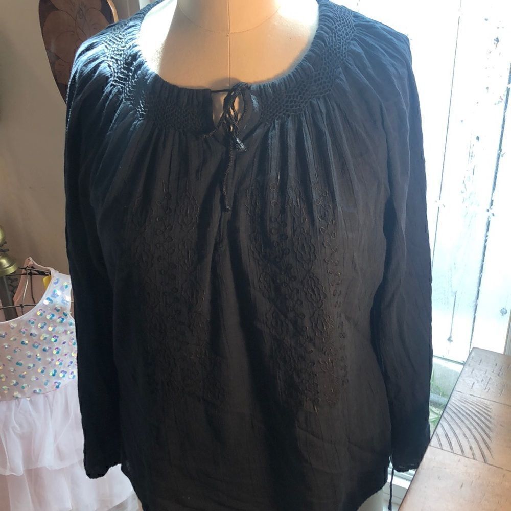 Trina Turk Midnight 🕛 Blue Embroidered Boho  Flow Blouse 💯 Cotton Vacation!